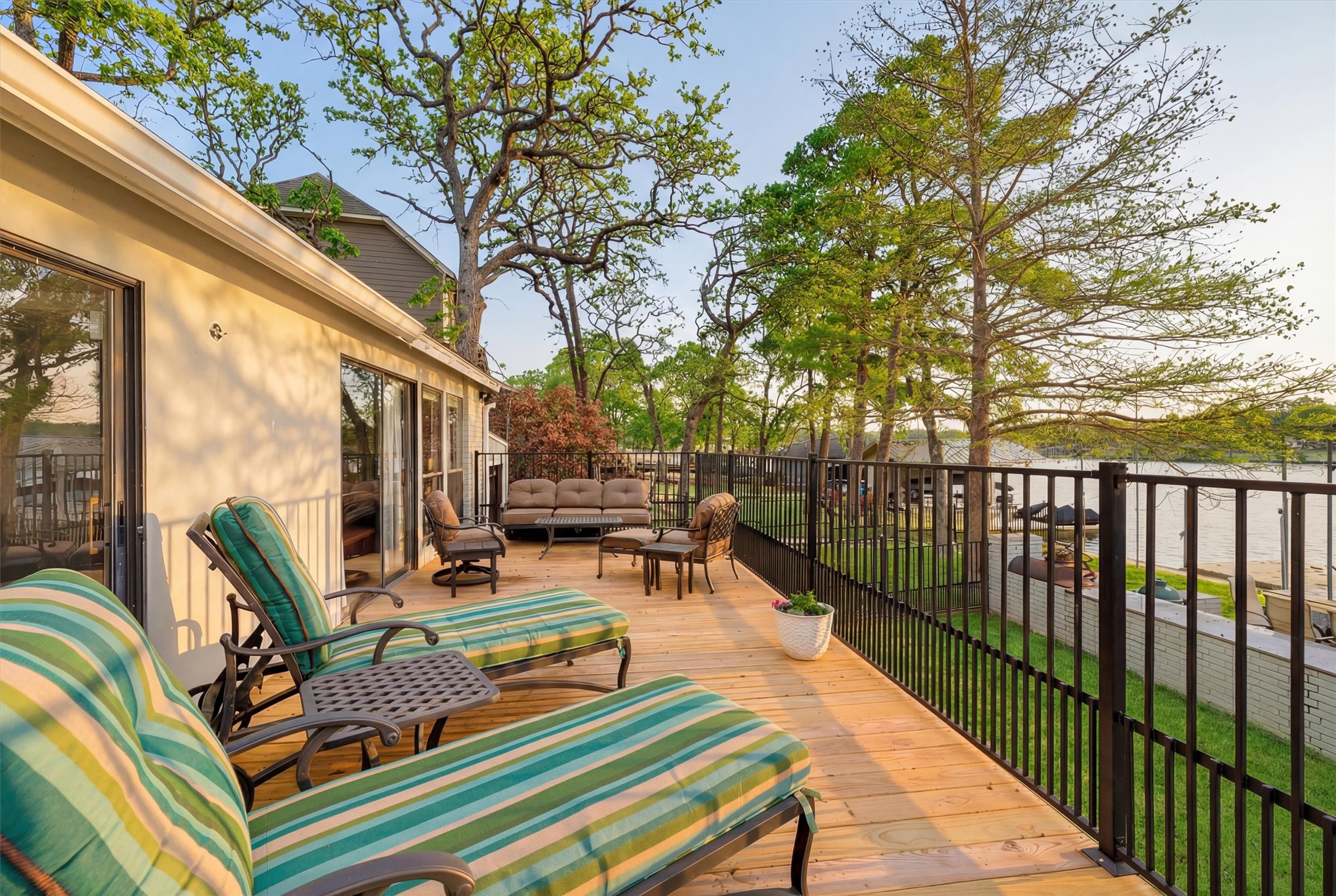 140 Blackfoot Trail Lake Kiowa TX 76240