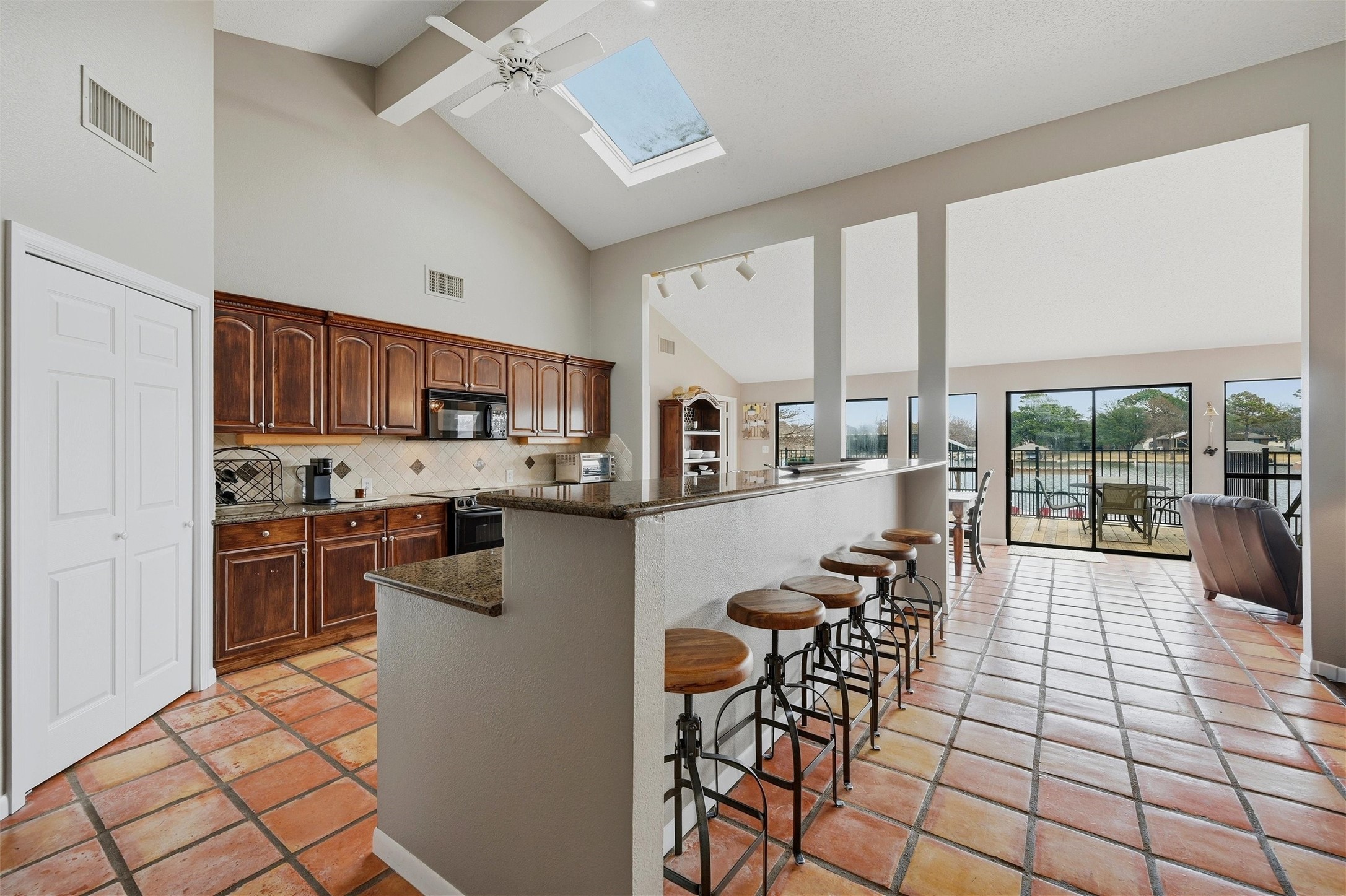 140 Blackfoot Trail Lake Kiowa TX 76240
