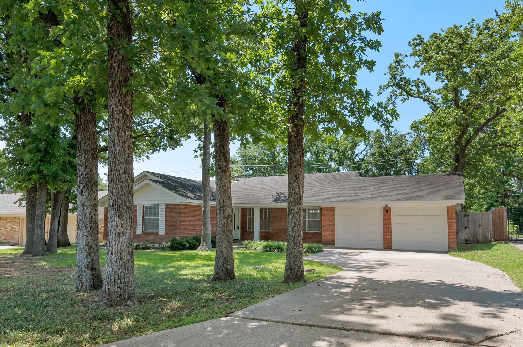 2202 Foxcroft Circle Denton TX 76209