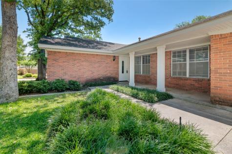 2202 Foxcroft Circle Denton TX 76209
