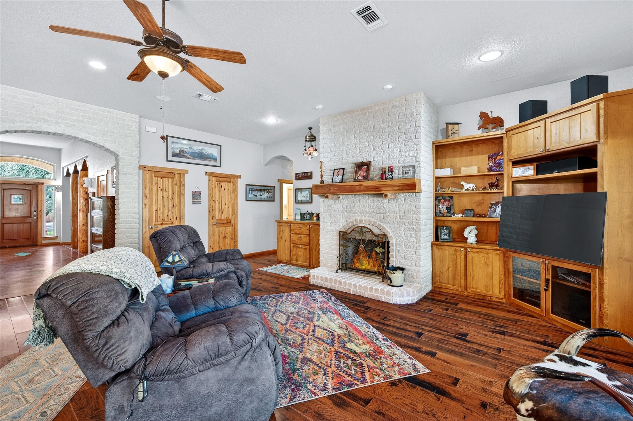 200 Cayuga Trail Lake Kiowa TX 76240