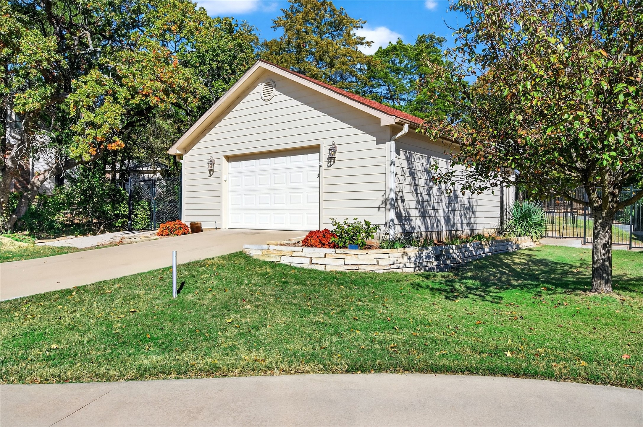200 Cayuga Trail Lake Kiowa TX 76240