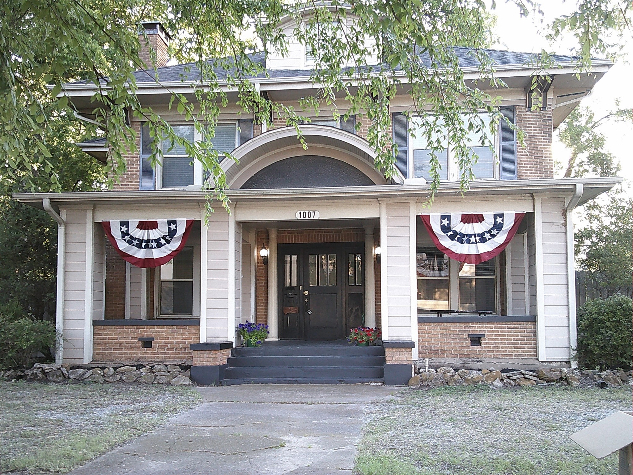 1007 N Center Street Bonham TX 75418