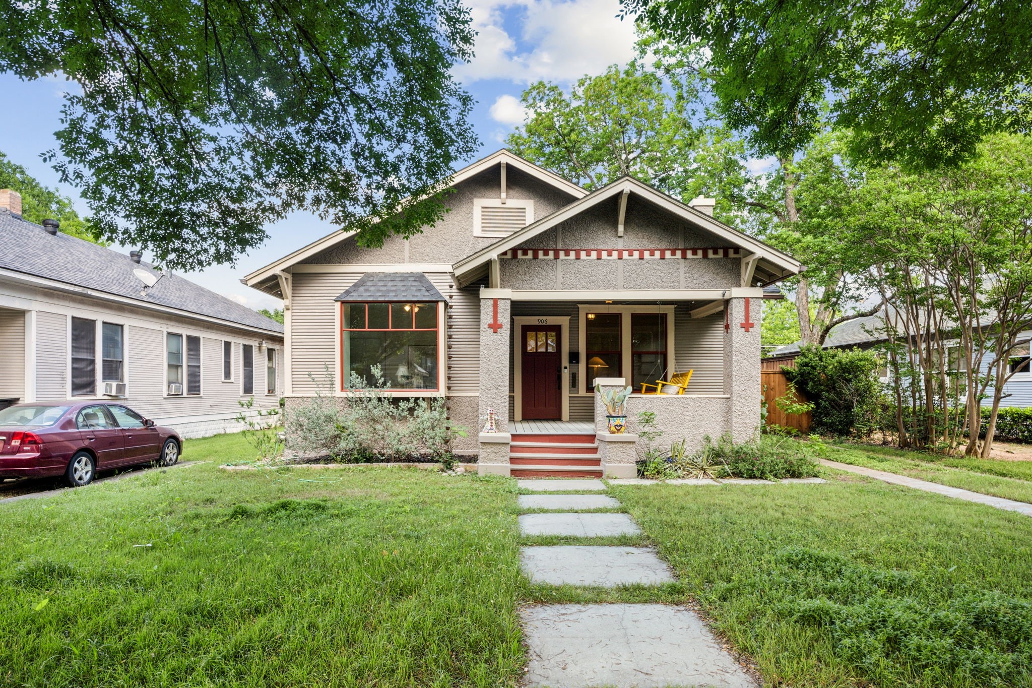 906 N Clinton Avenue Dallas TX 75208