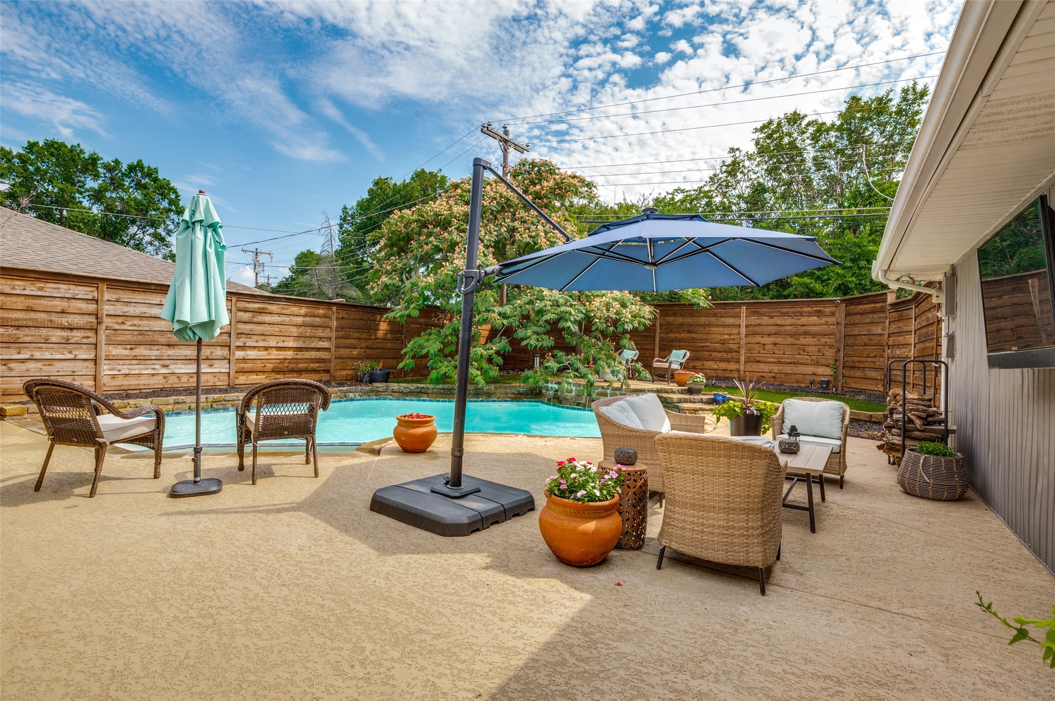 9421 Meadowknoll Drive Dallas TX 75243