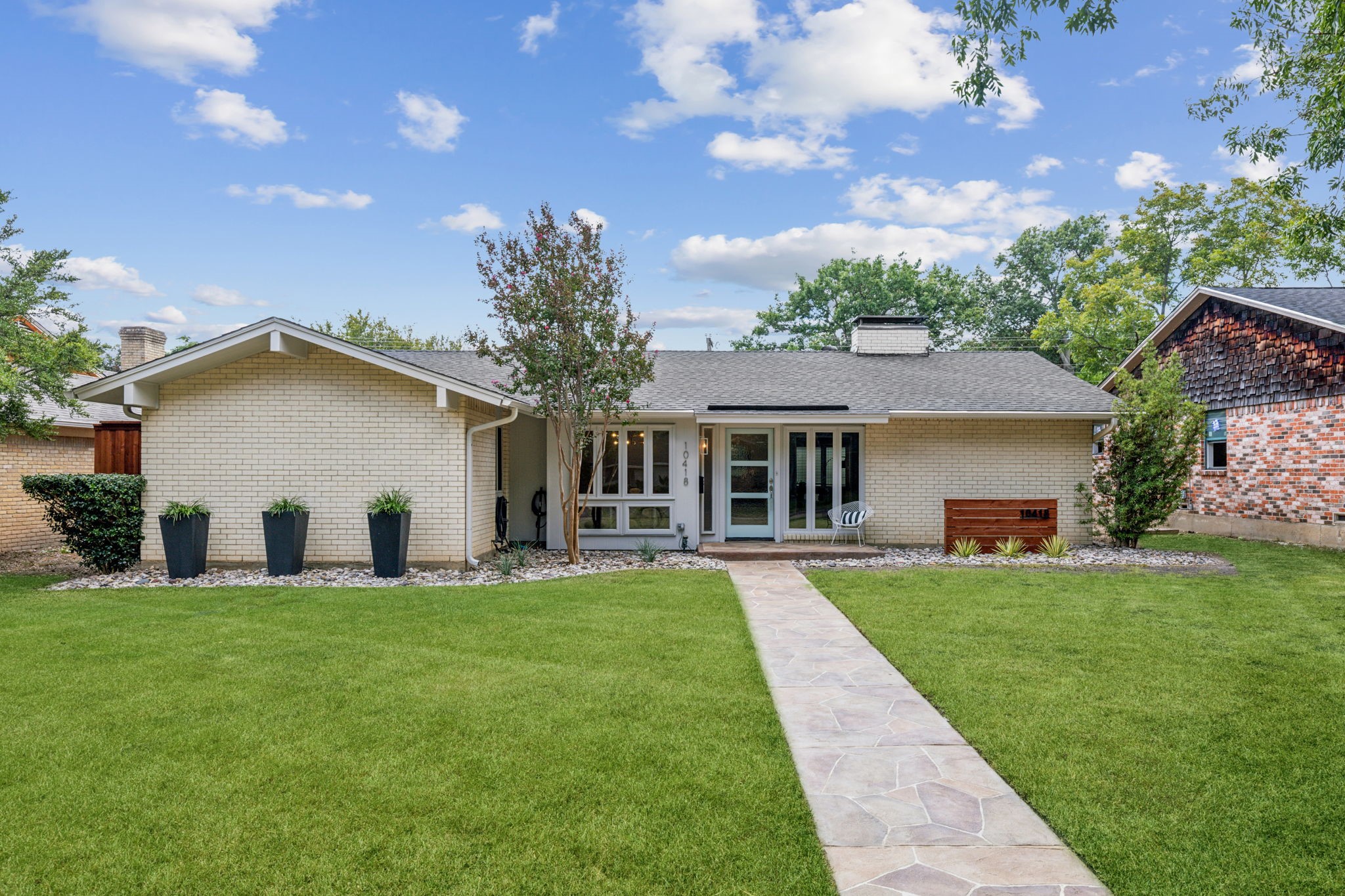 10418 Robindale Drive Dallas TX 75238