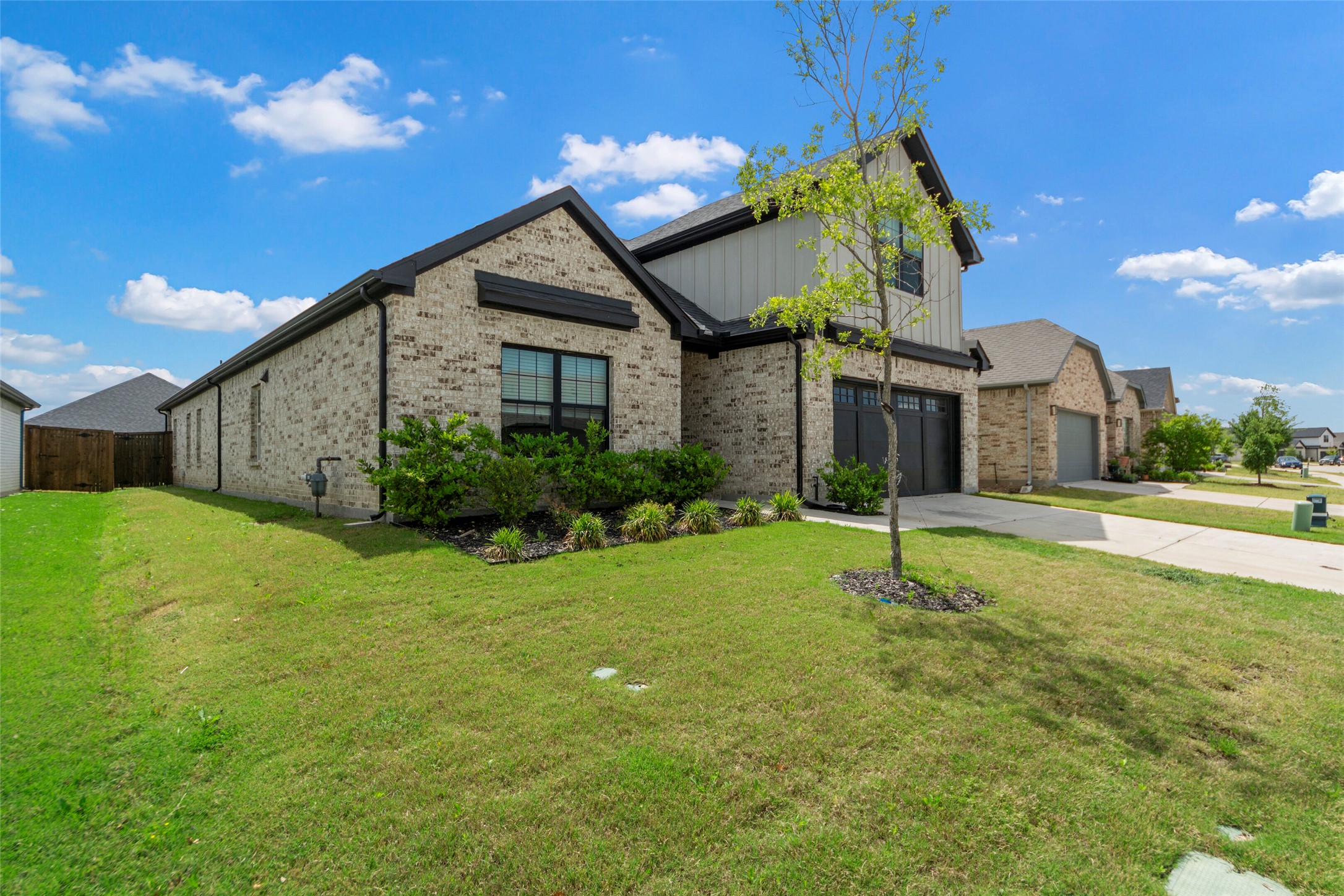 498 Oak Creek Drive Lavon TX 75166