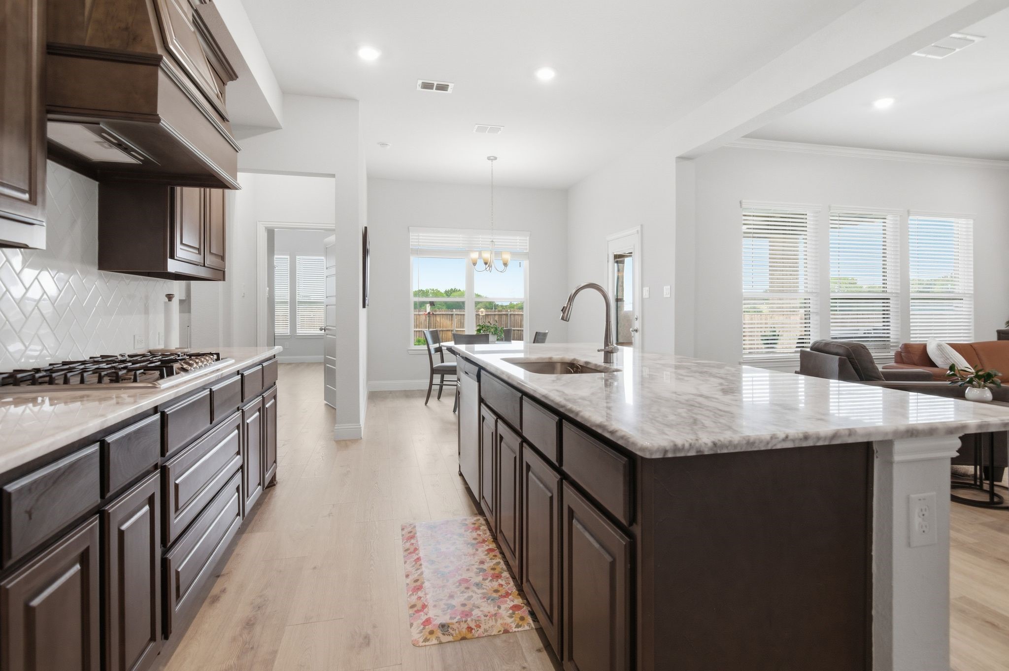 1112 Rushmore Drive Burleson TX 76028