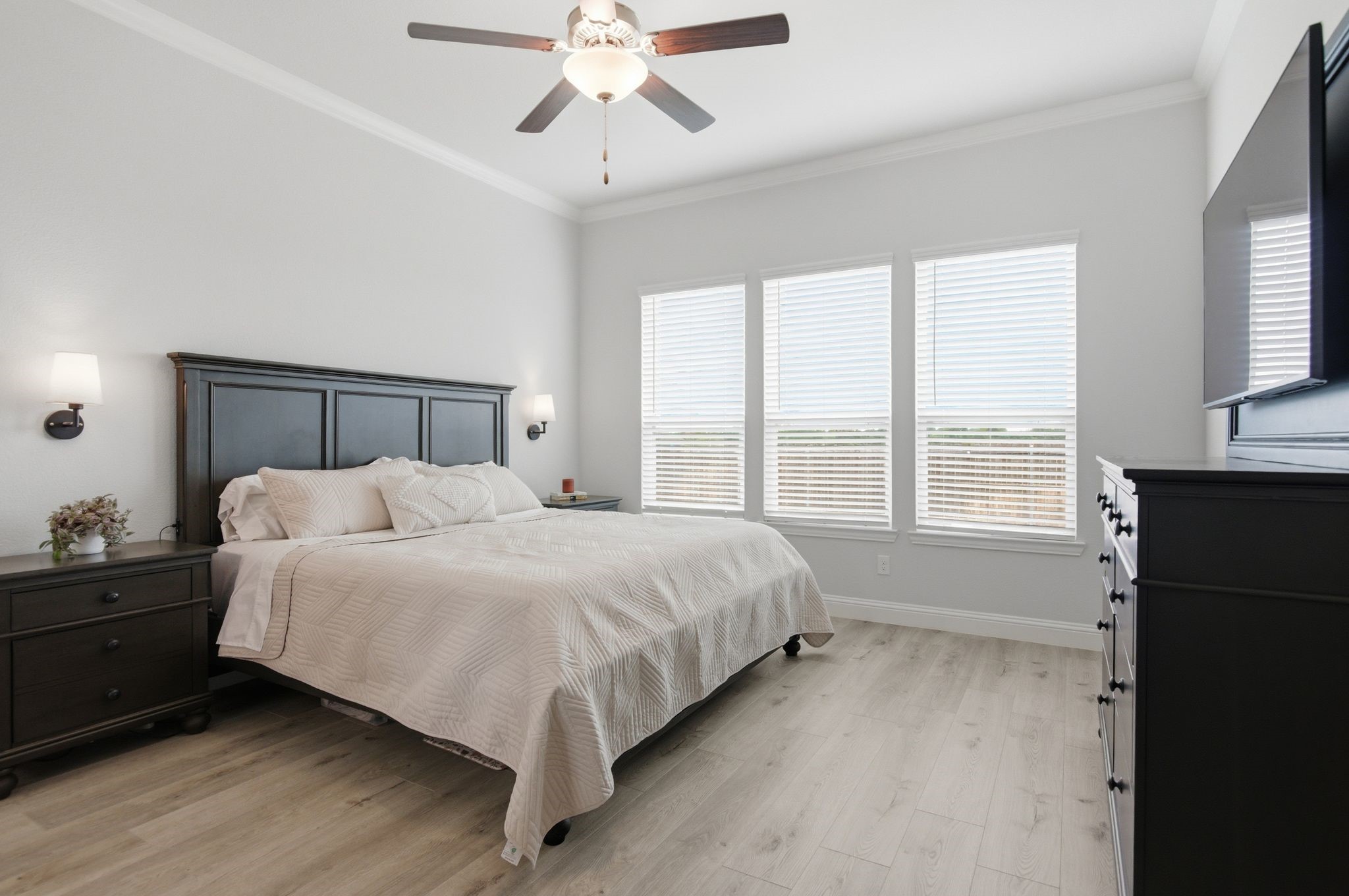 1112 Rushmore Drive Burleson TX 76028