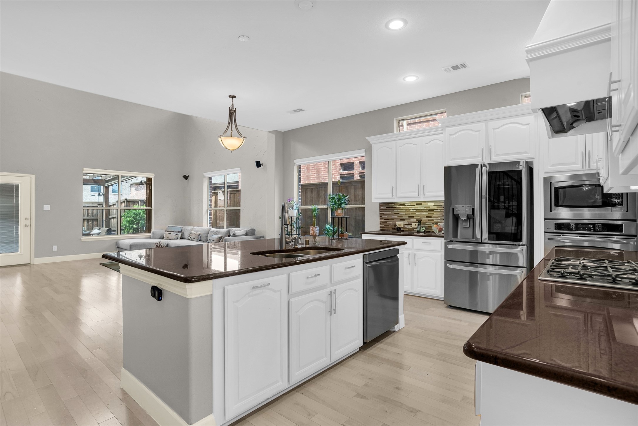 8631 Lohr Valley Road Irving TX 75063