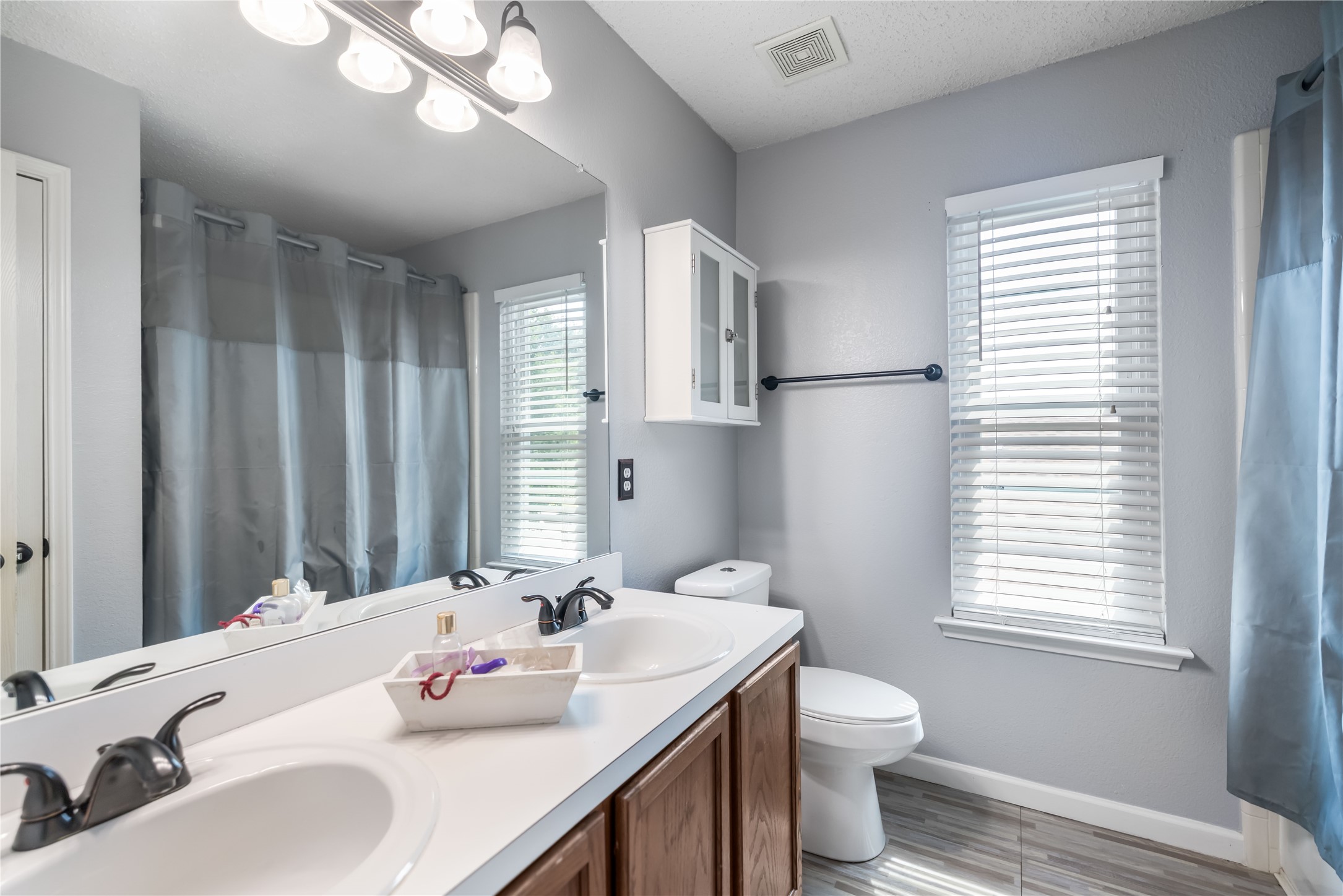 1402 Anglican Drive Arlington TX 76002