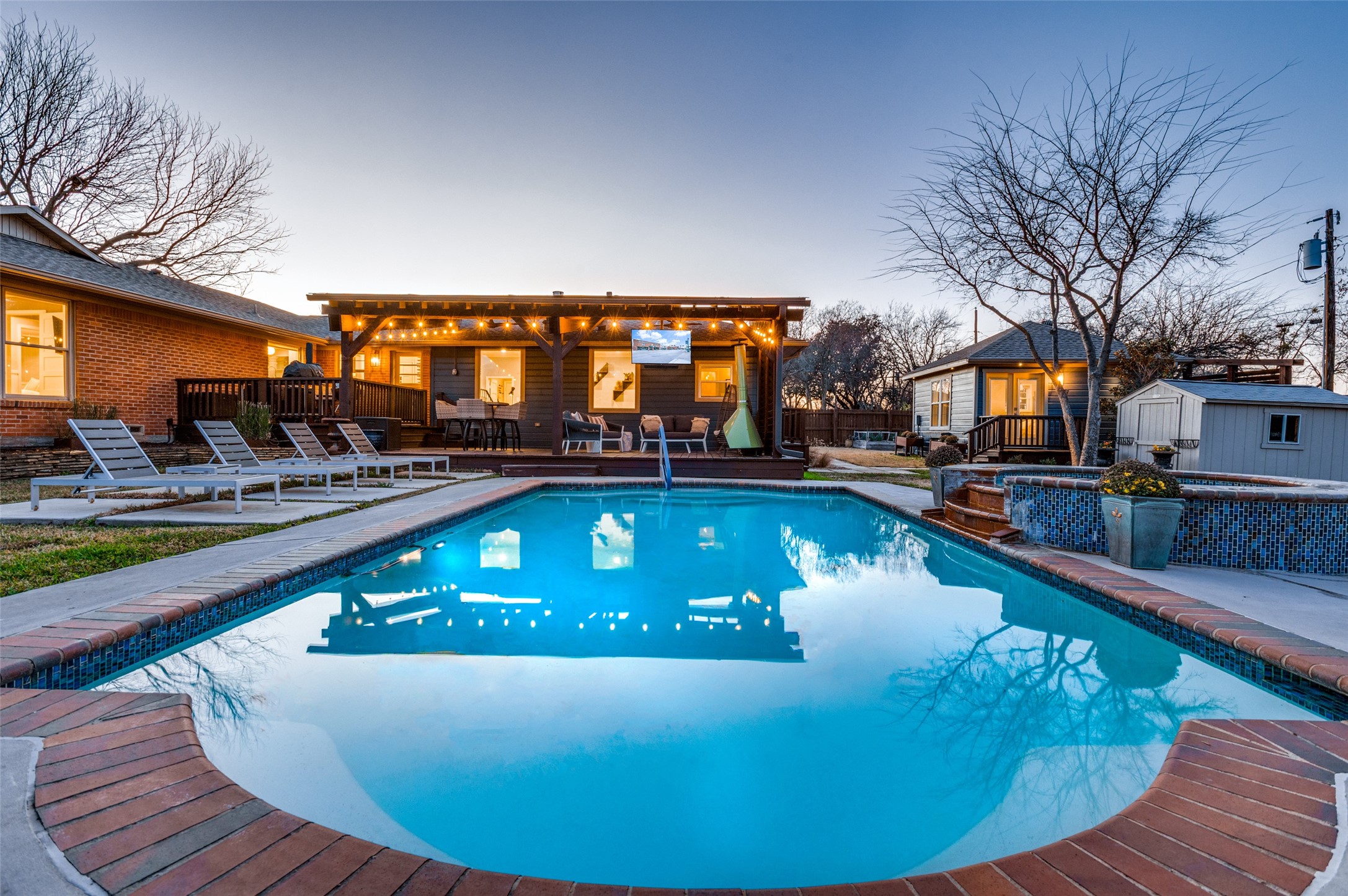 907 E Texas Street Grapevine TX 76051