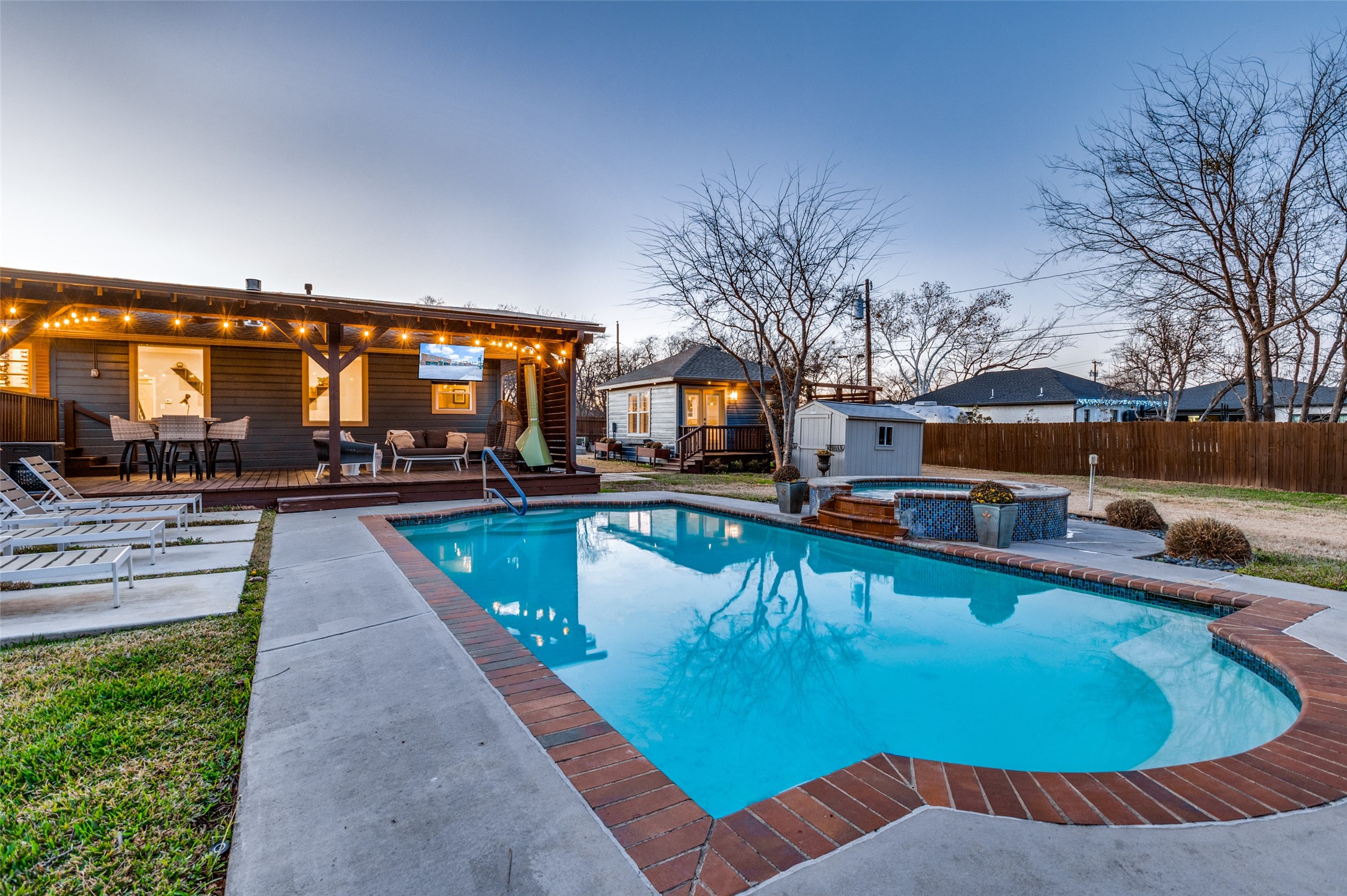 907 E Texas Street Grapevine TX 76051