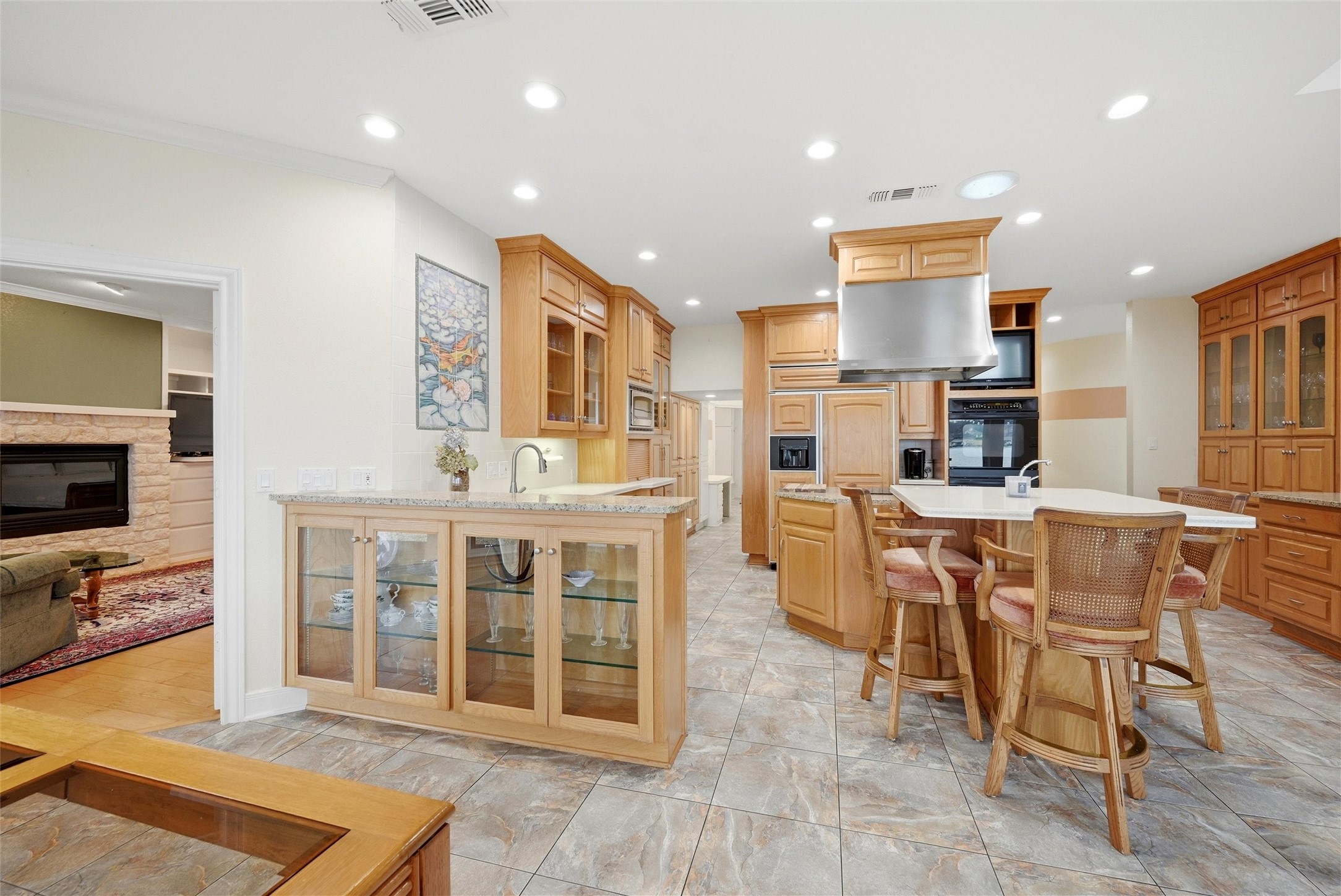 143 Blackfoot Trail Lake Kiowa TX 76240