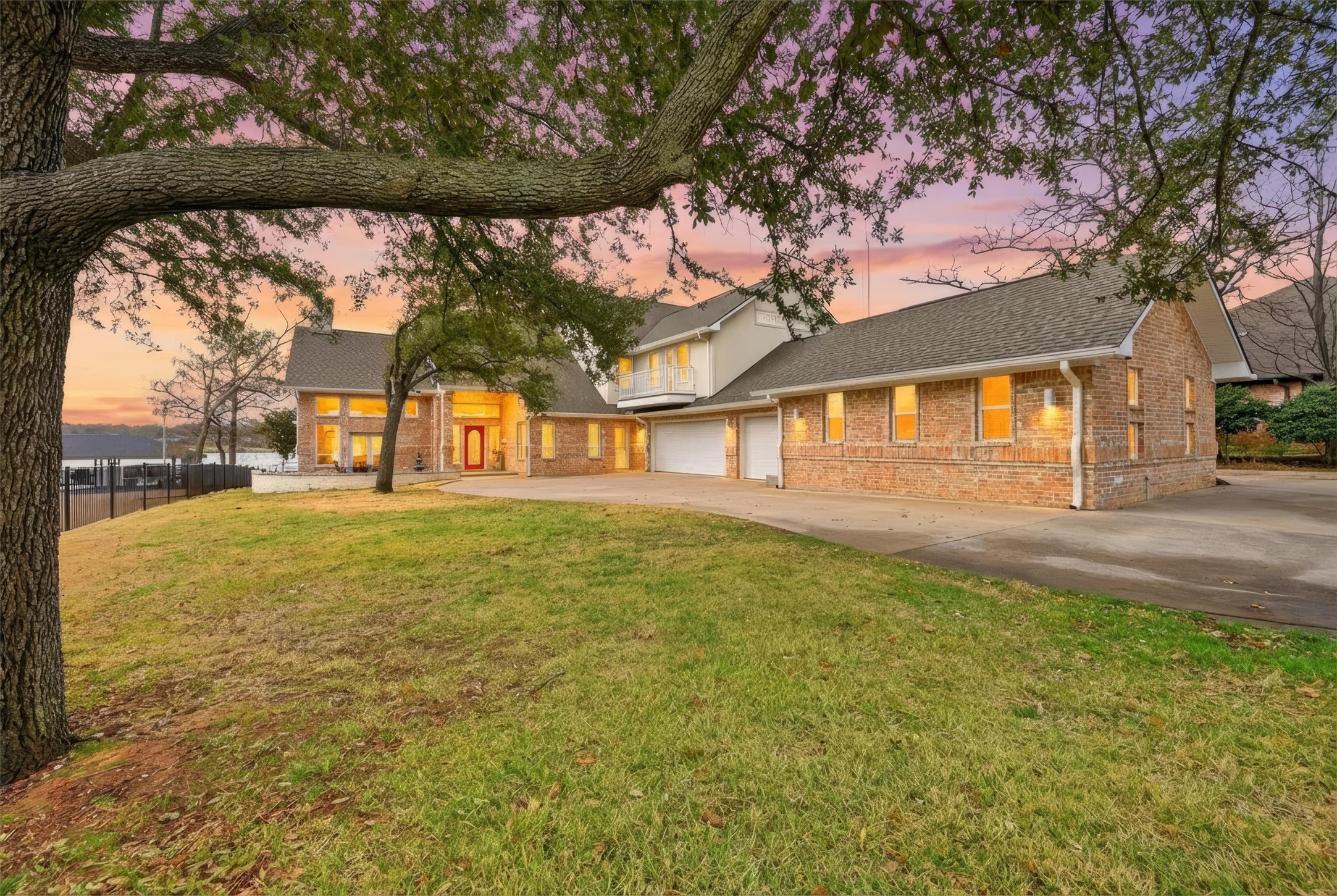 143 Blackfoot Trail Lake Kiowa TX 76240