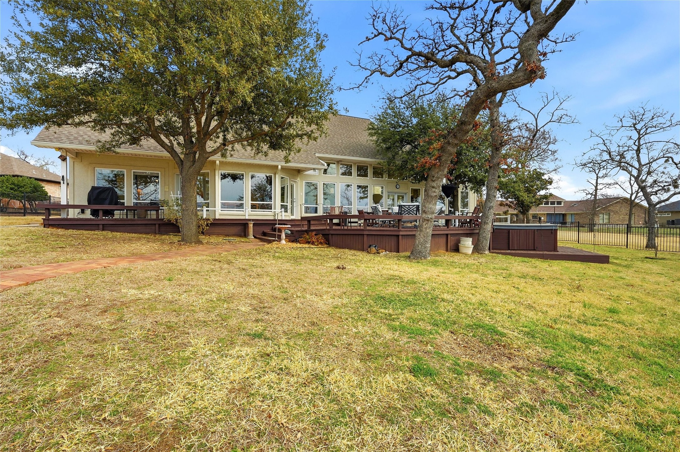 143 Blackfoot Trail Lake Kiowa TX 76240