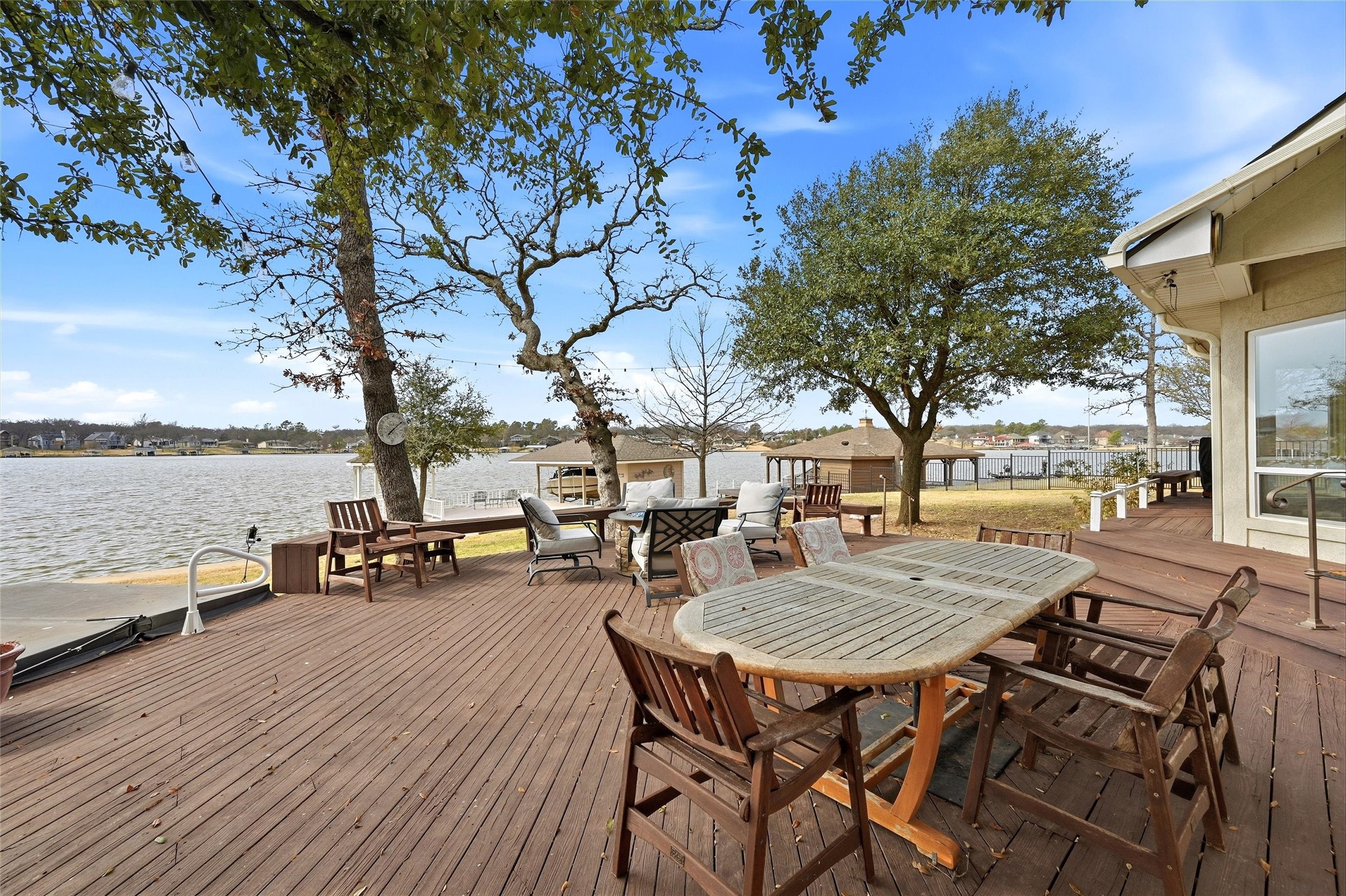 143 Blackfoot Trail Lake Kiowa TX 76240