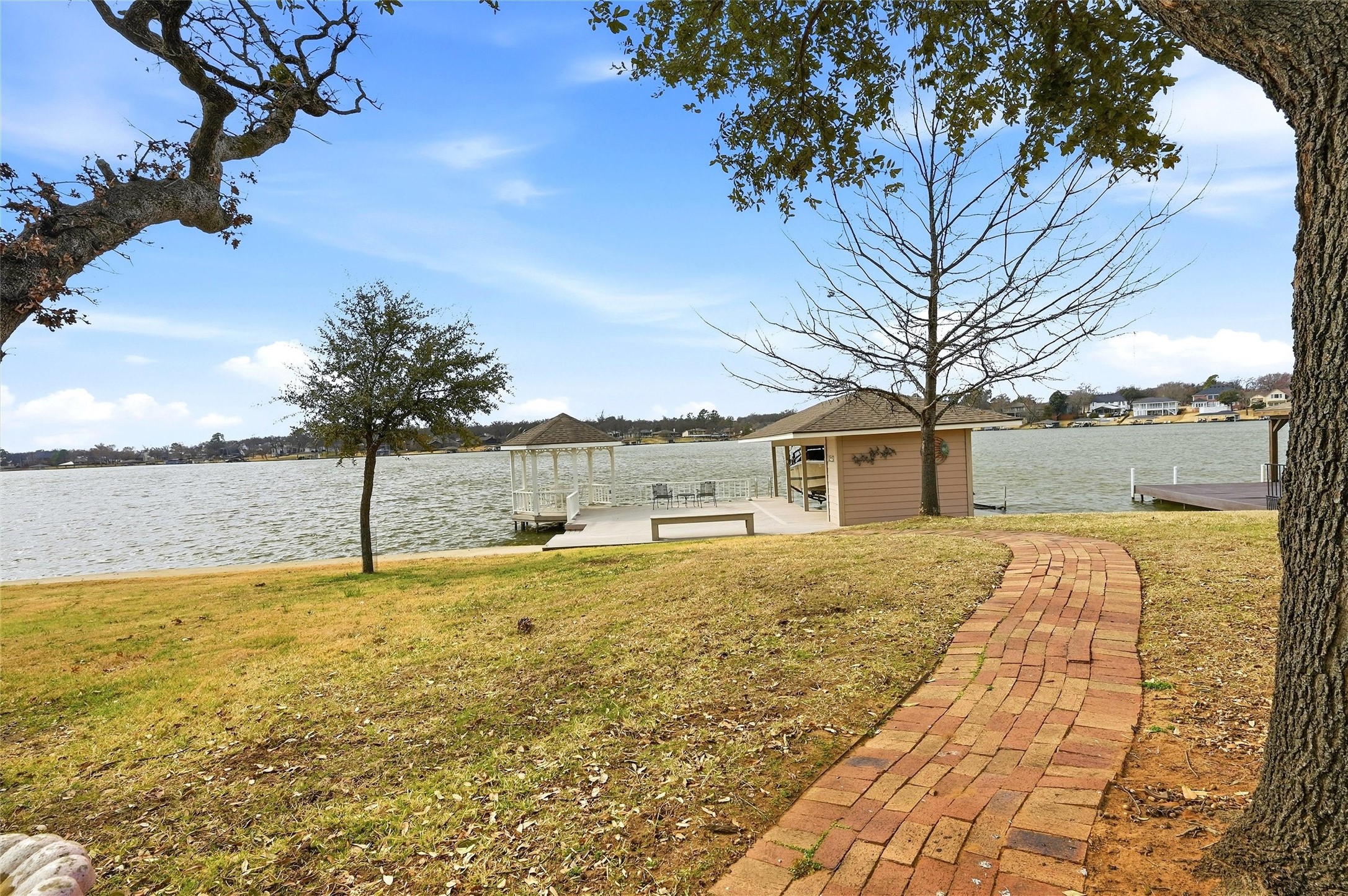 143 Blackfoot Trail Lake Kiowa TX 76240