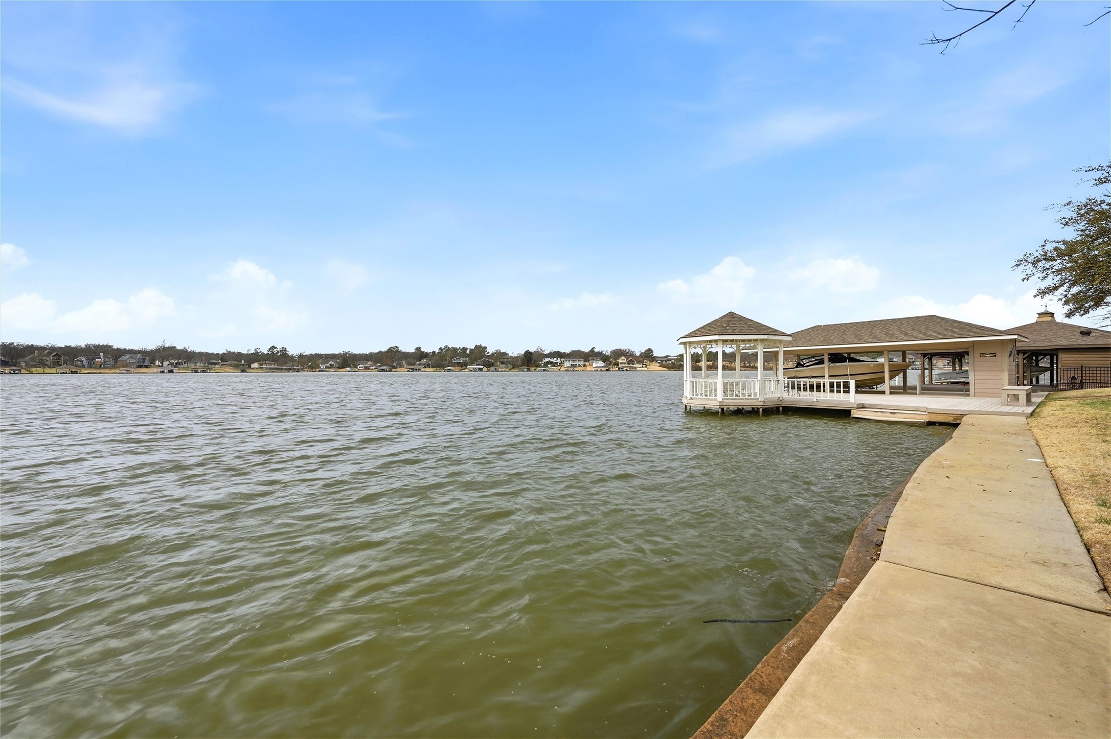 143 Blackfoot Trail Lake Kiowa TX 76240