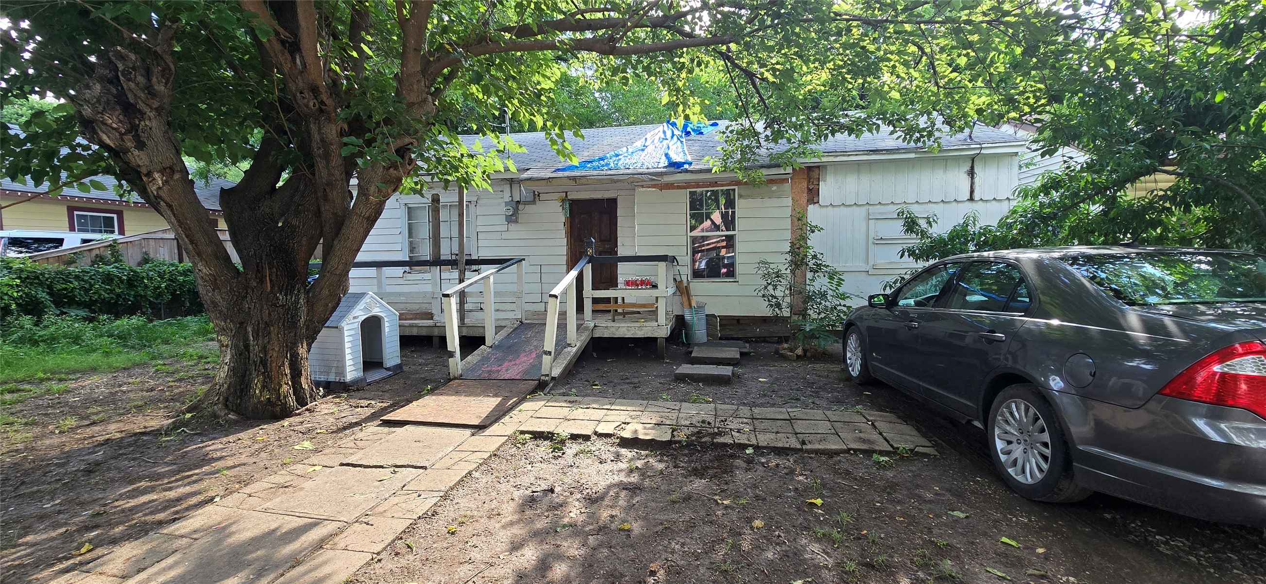 1107 N Justin Avenue Dallas TX 75211