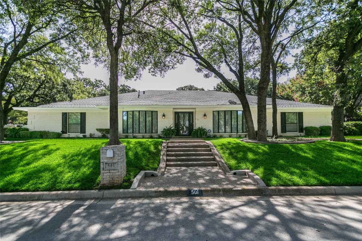 501 Havenwood Lane N Fort Worth TX 76112