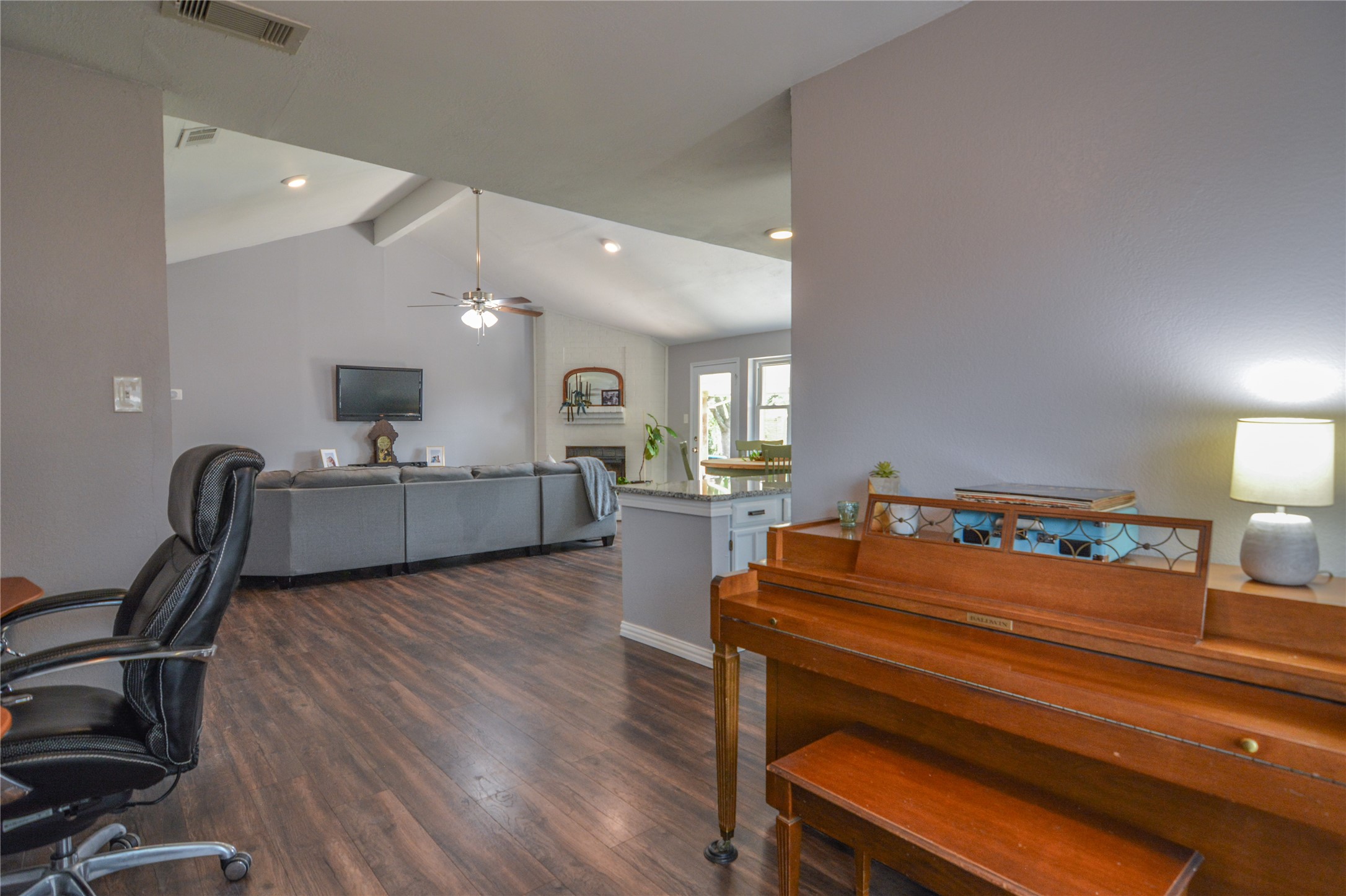 4201 Amherst Lane Grand Prairie TX 75052
