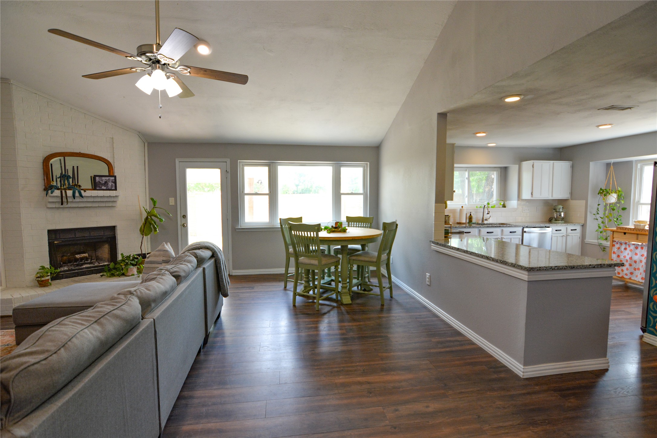 4201 Amherst Lane Grand Prairie TX 75052