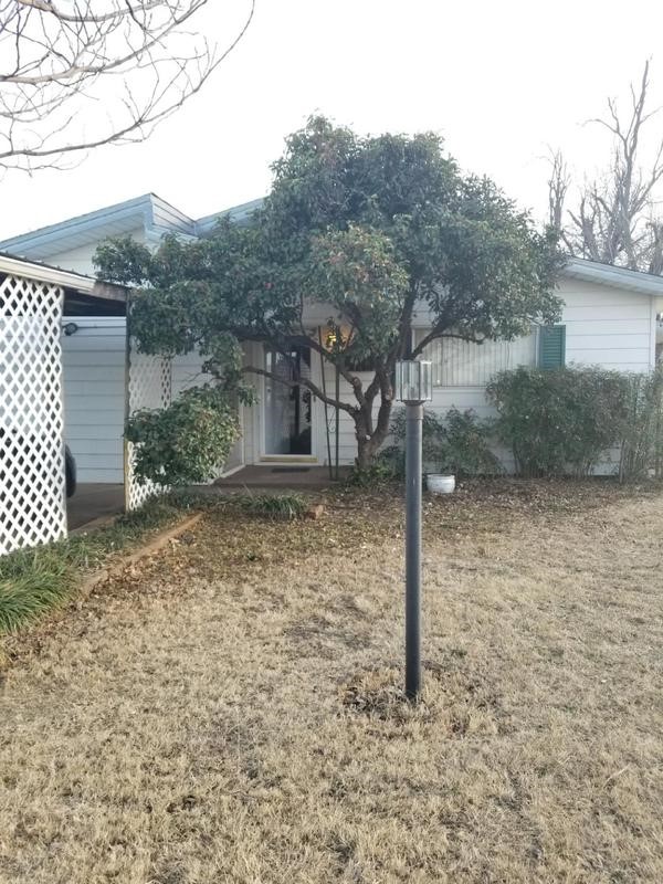 407 W 12th Street Quanah TX 79252