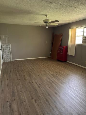 407 W 12th Street Quanah TX 79252
