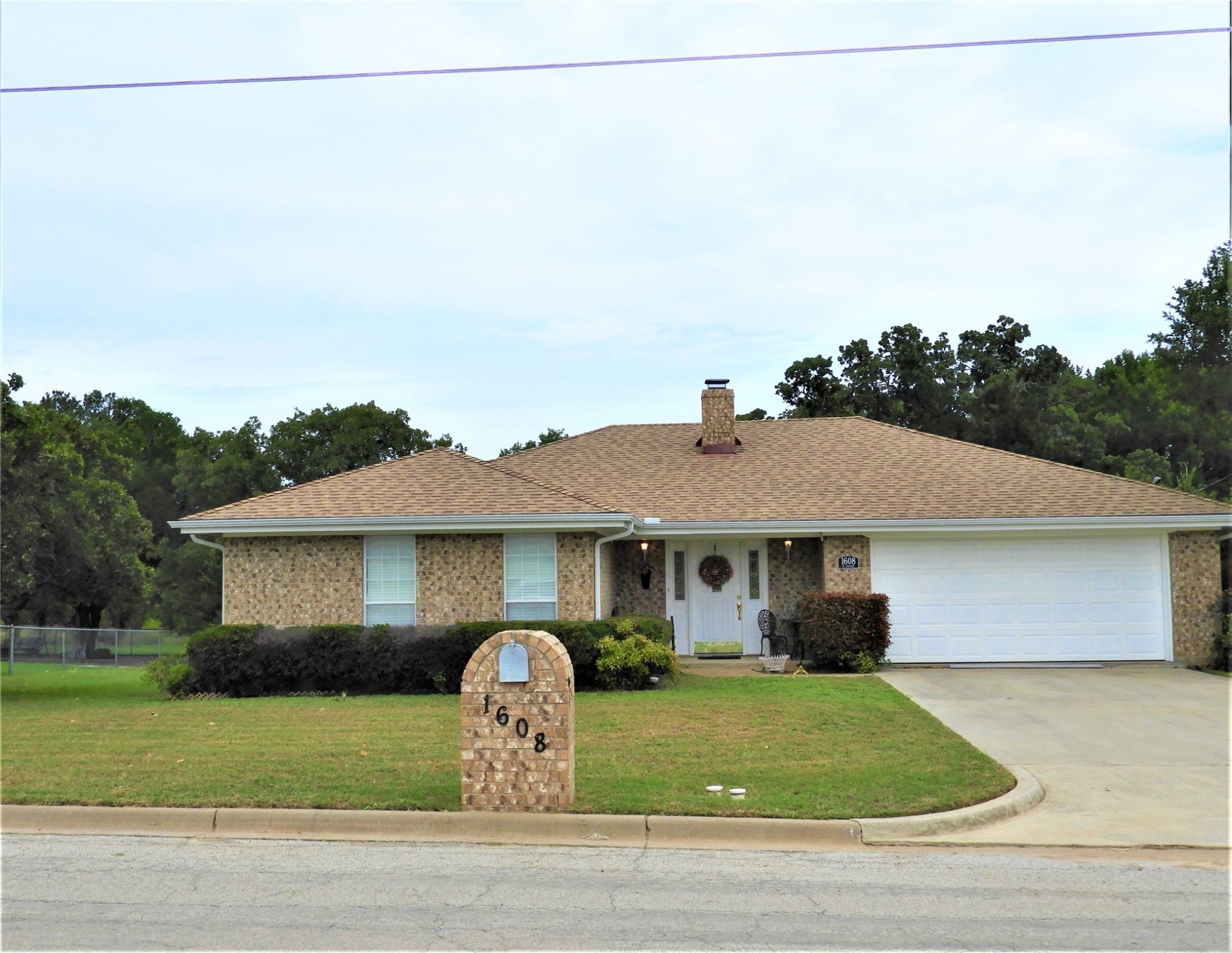 1608 W College Street Jacksboro TX 76458