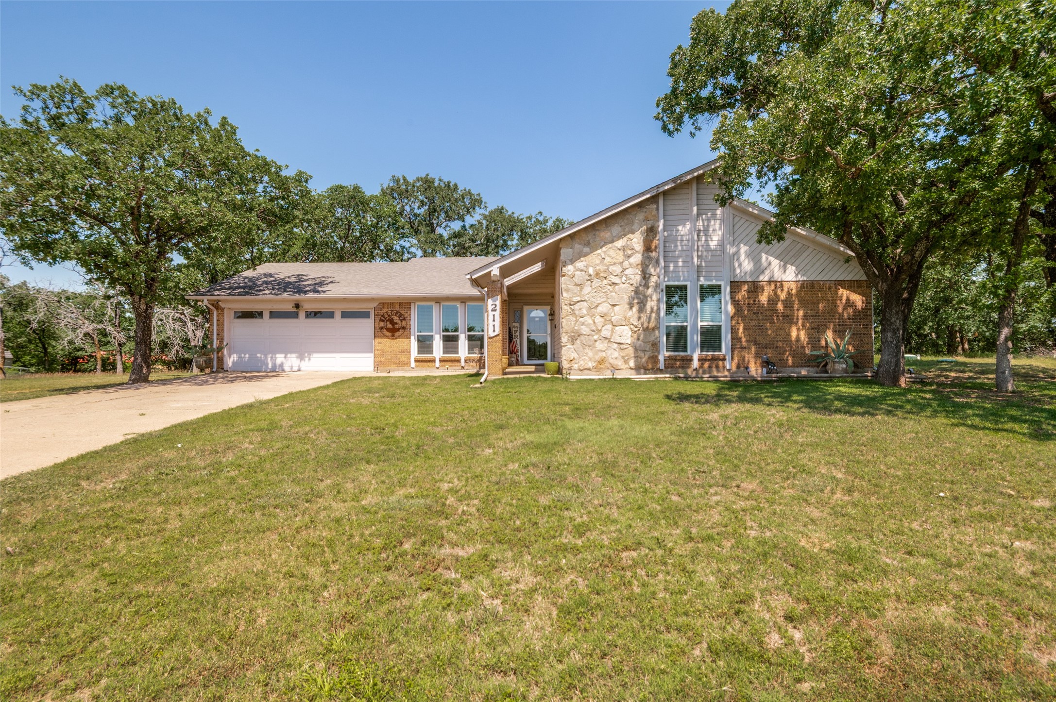 211 Willow Creek Court Mansfield TX 76063