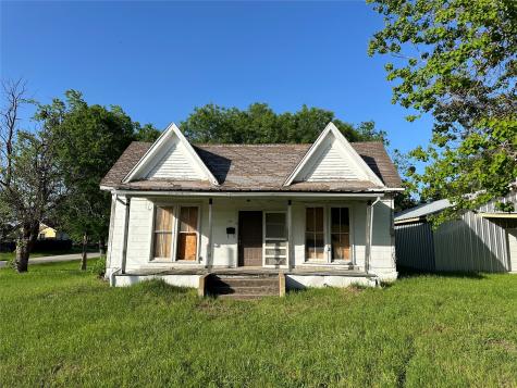 709 W Navasota Street Groesbeck TX 76642