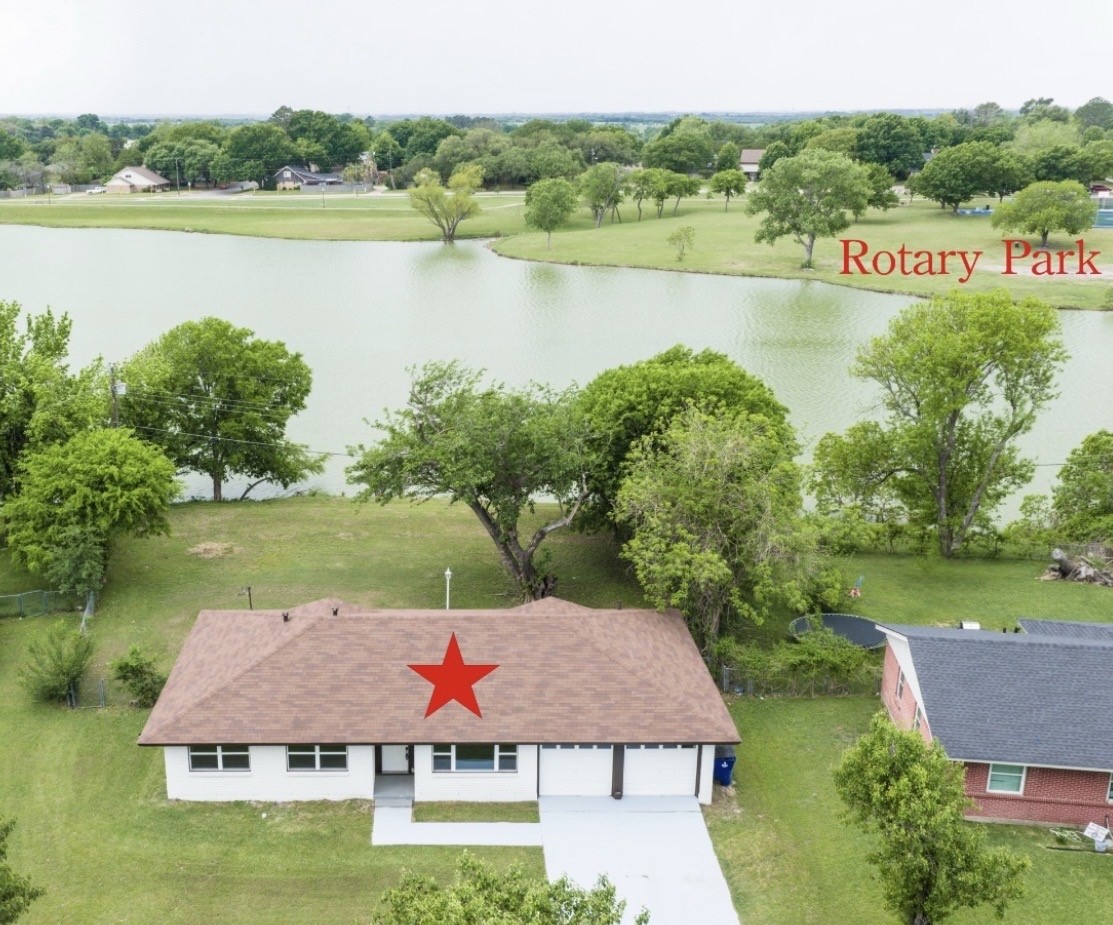 536 Lakeshore Drive Ennis TX 75119