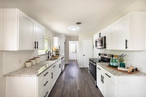 536 Lakeshore Drive Ennis TX 75119