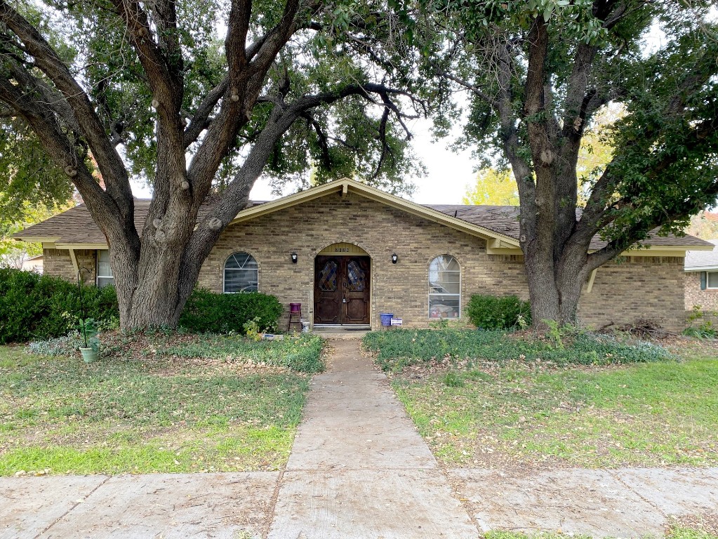 2129 Wellington Drive Grand Prairie TX 75051