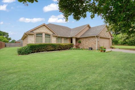 2215 Albert Broadfoot Street Bonham TX 75418