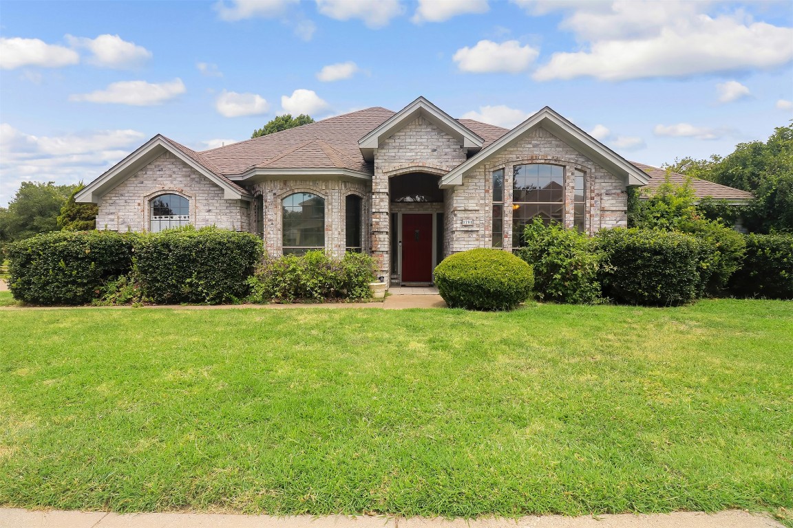 1201 Oakgrove Lane Bedford TX 76021