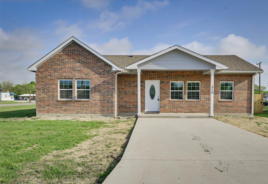 310 NW 1st Street Kerens TX 75144