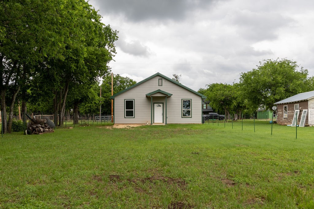 328 E Norway Street Walnut Springs TX 76690