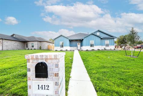 1412 Mason Street Bowie TX 76230
