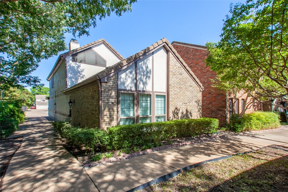 17119 Planters Row Addison TX 75001