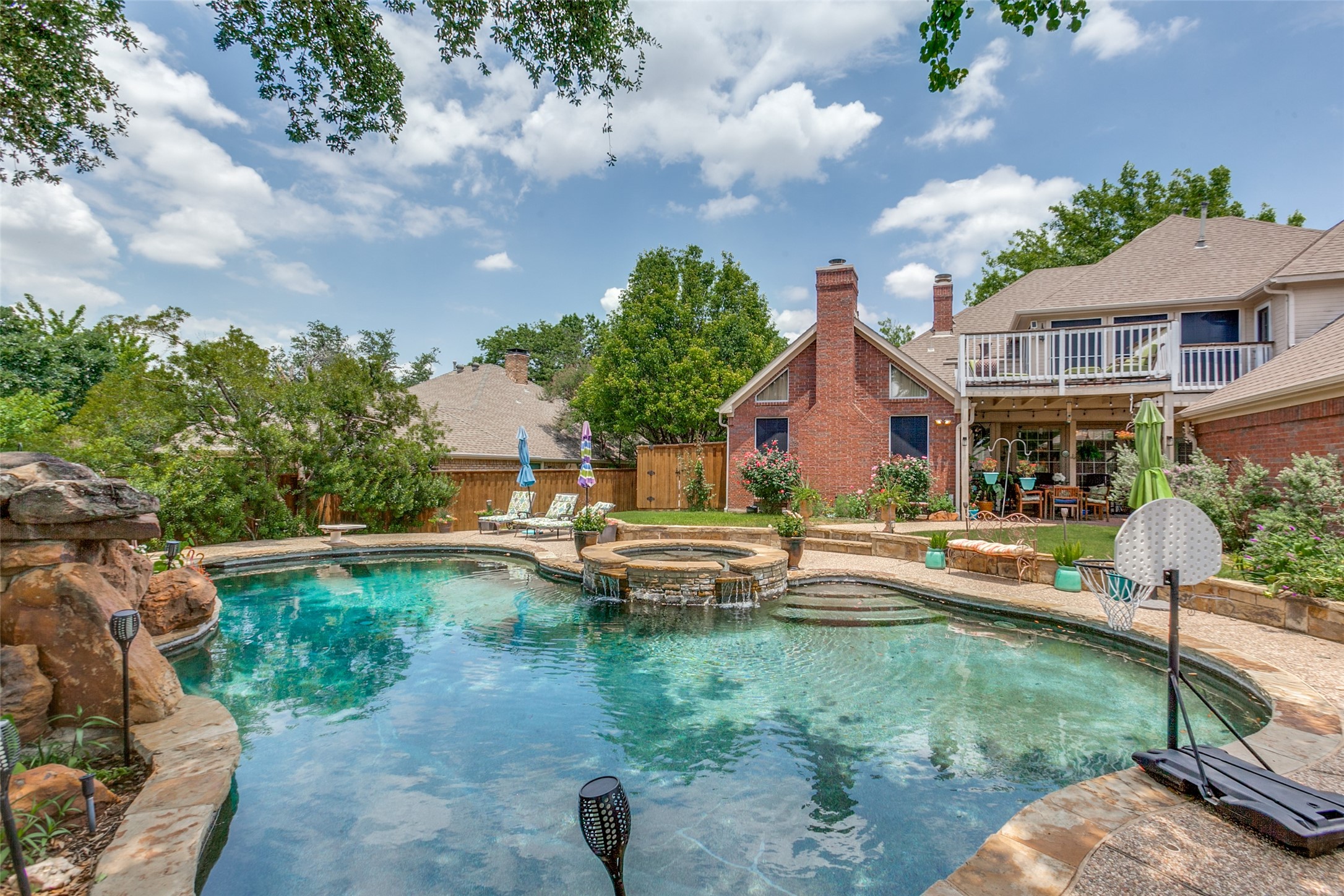 6509 Barclay Lane Garland TX 75044