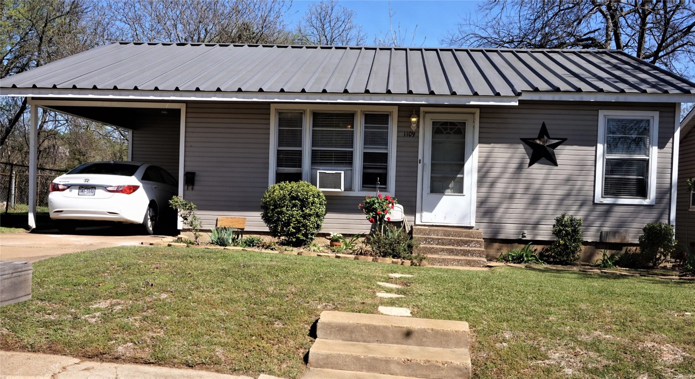 1109 W Morgan Street Denison TX 75020