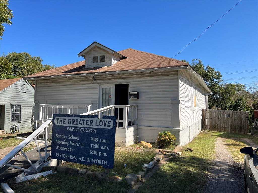 1438 S Denley Drive Dallas TX 75216