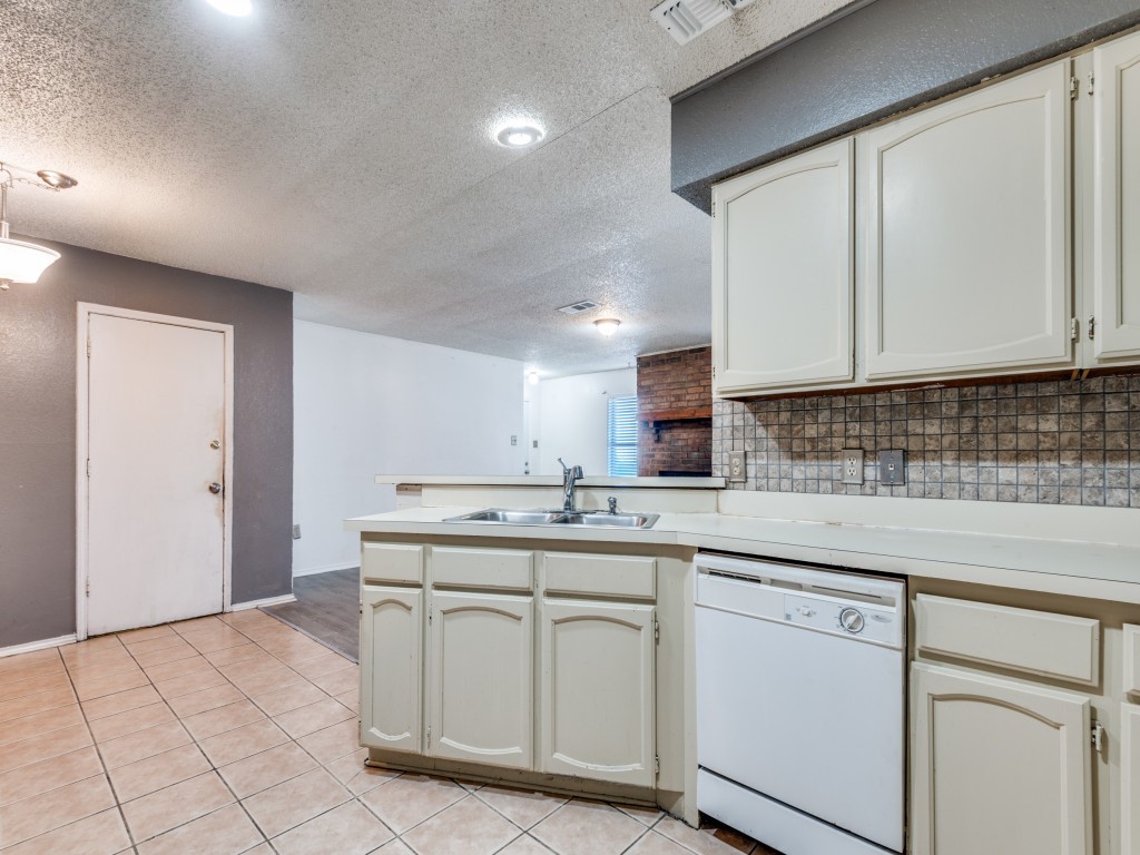 1228 English Street Irving TX 75061