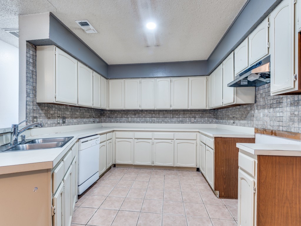 1228 English Street Irving TX 75061