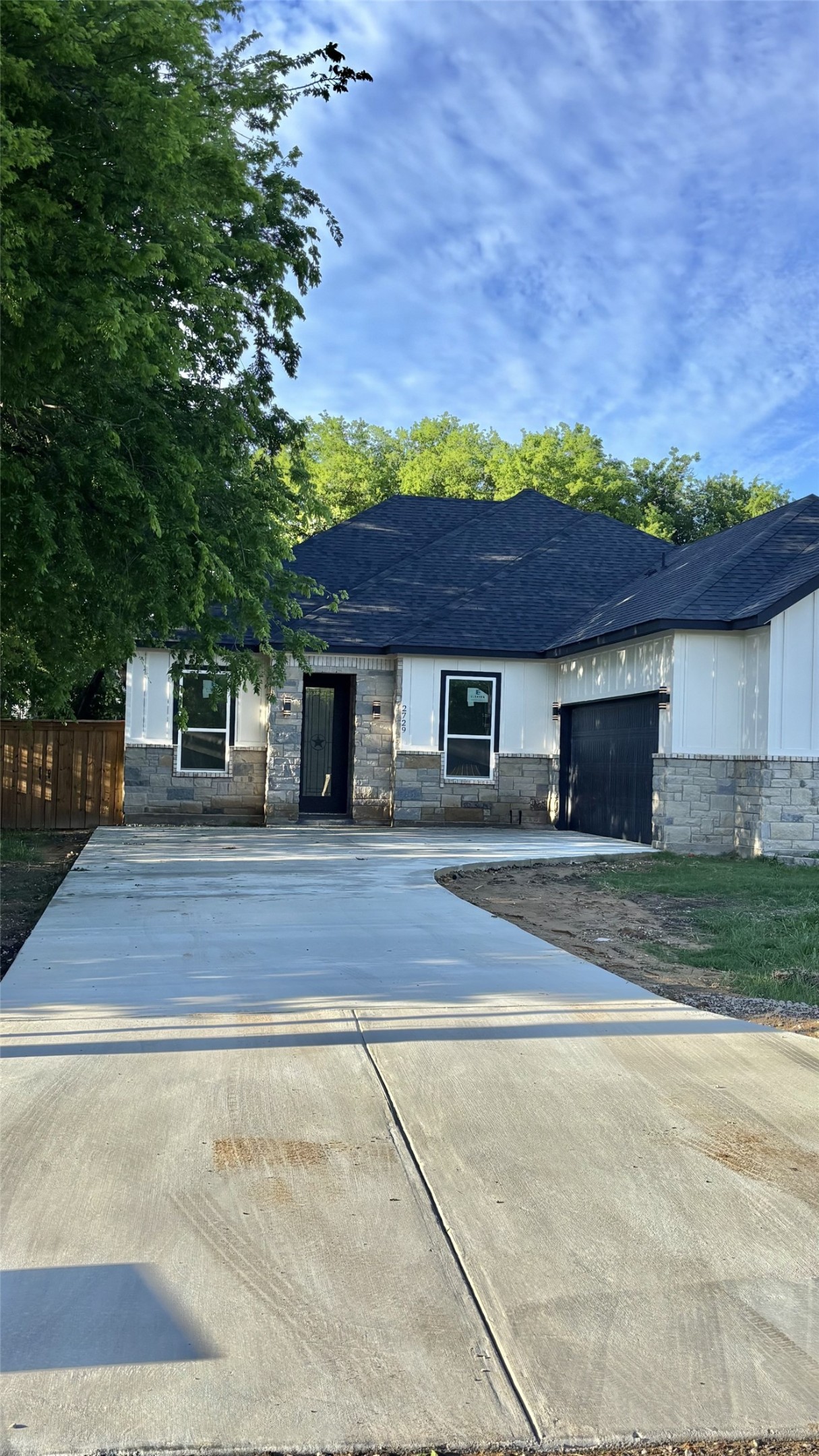2729 Pike Drive Lancaster TX 75134