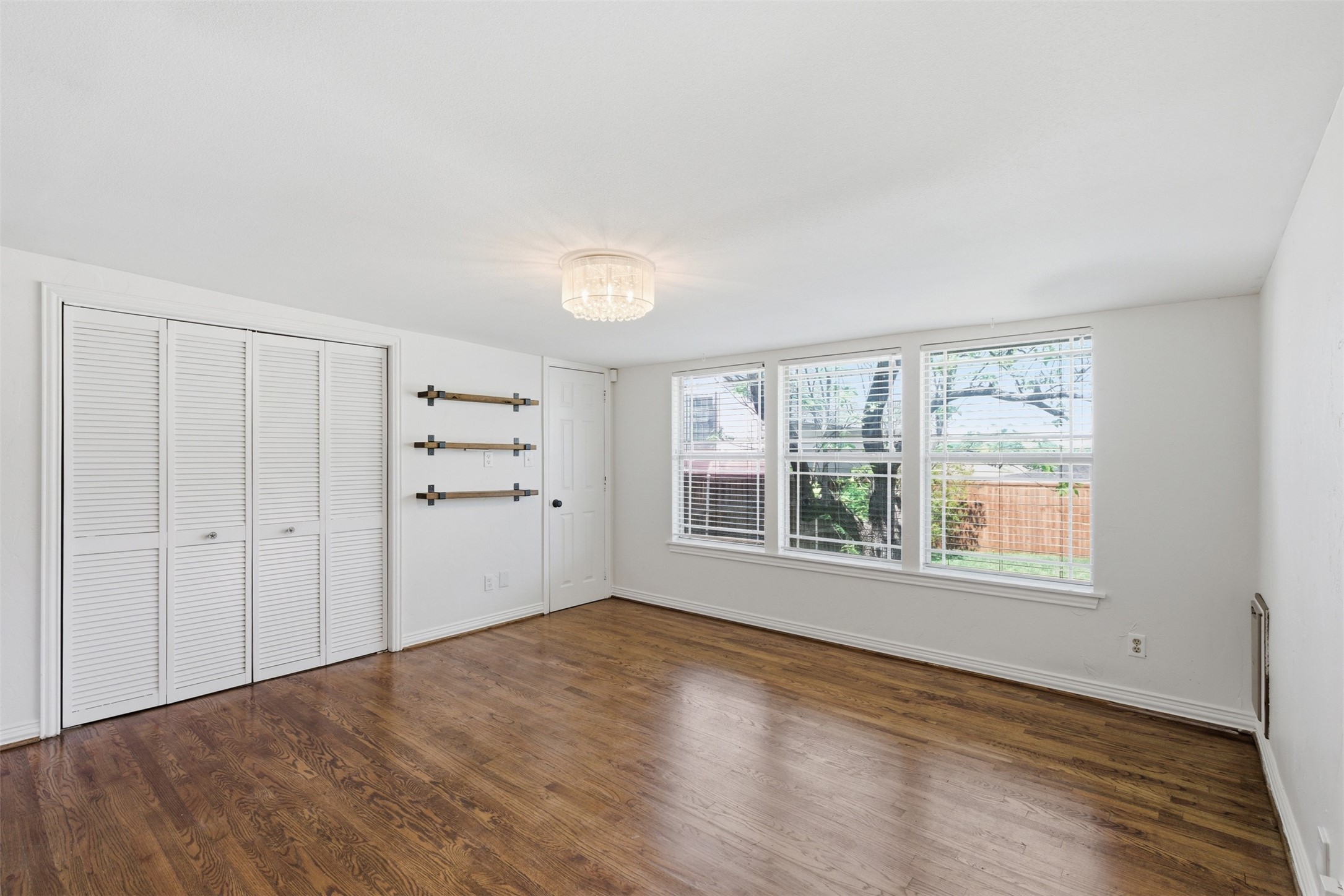 2615 Alco Avenue Dallas TX 75211