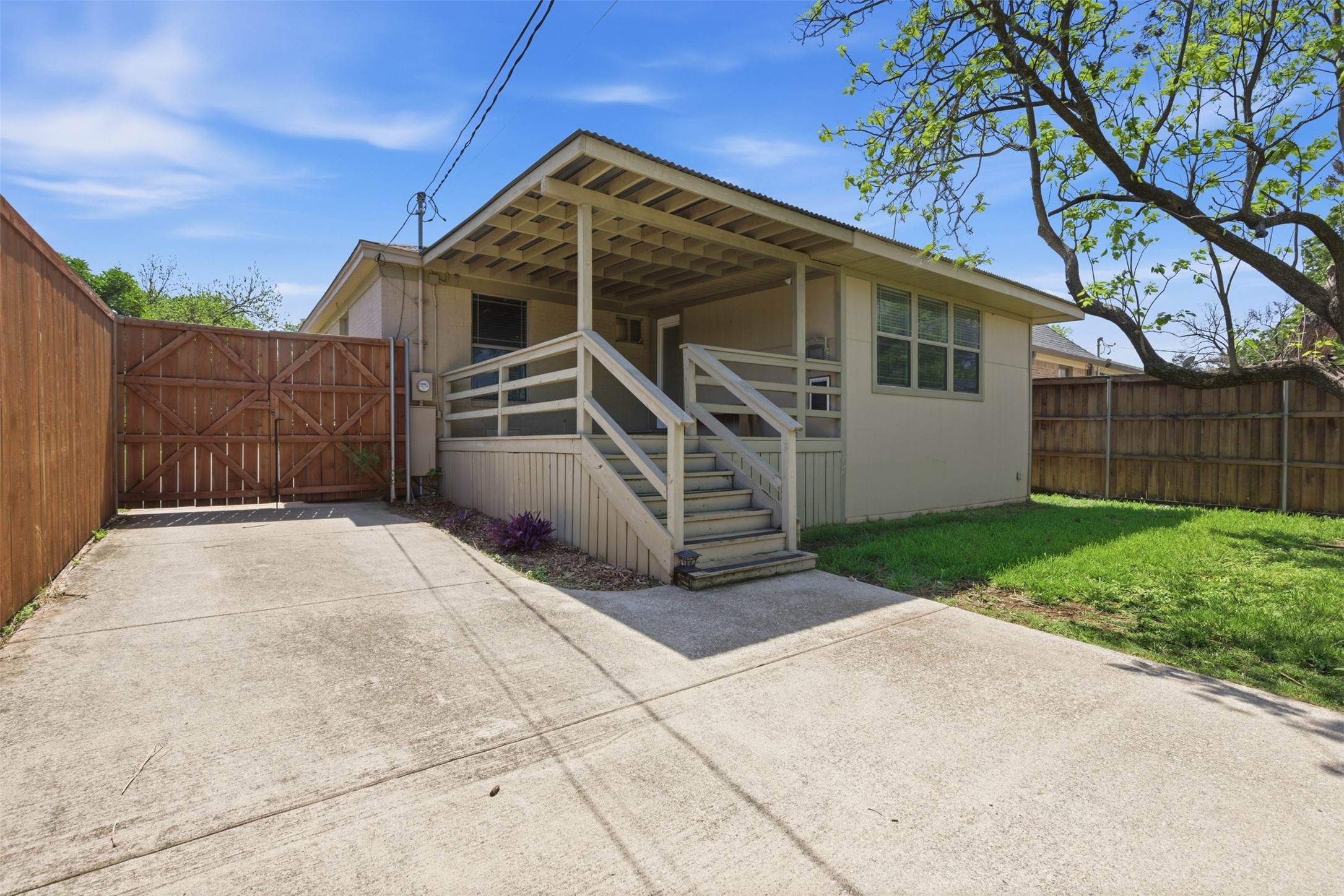 2615 Alco Avenue Dallas TX 75211