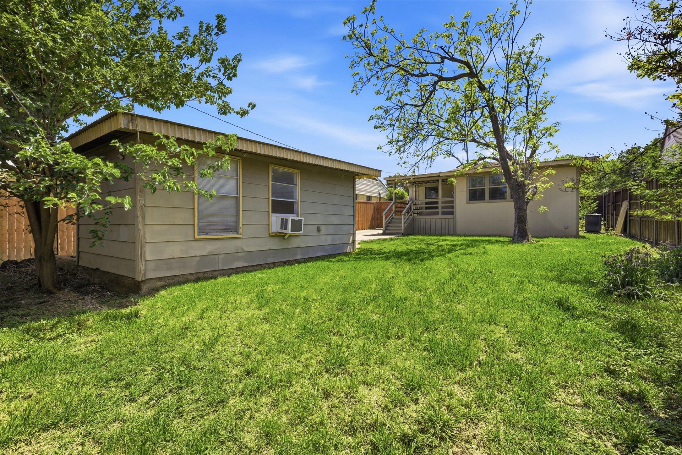 2615 Alco Avenue Dallas TX 75211